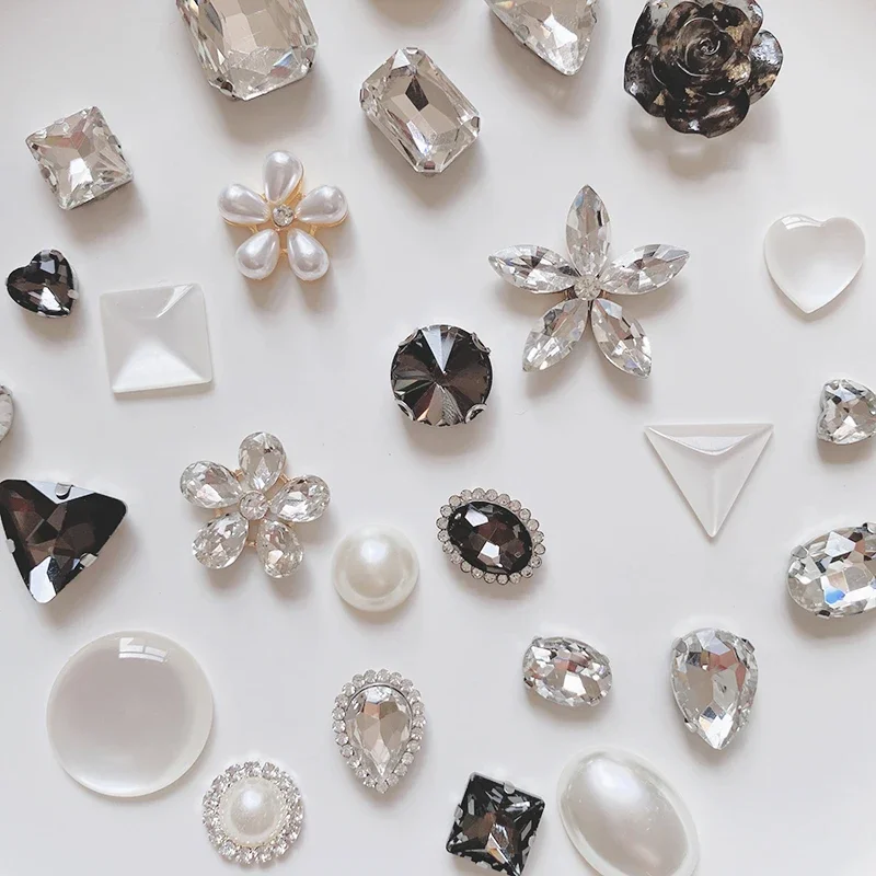 Luxury Rhinestones Shoe Accessories in Bulk Fashion Flowers Pearl Clogs Jeans Designer Diamond Shoe Charms for Crocs Wholesale