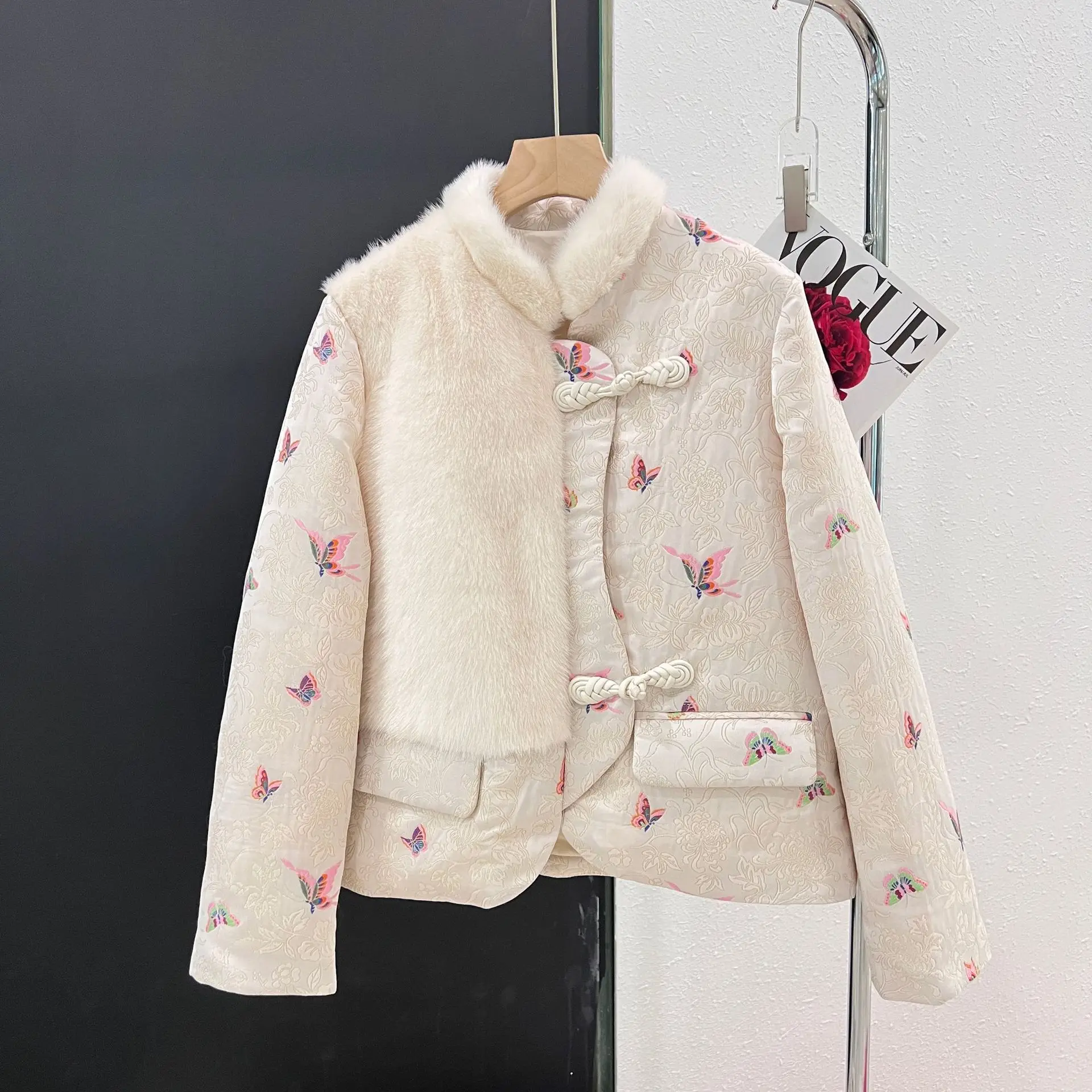 

2024 winter Fur Coat New Chinese Style Goose Down Coat Women's Short Style Collated Real Hair Mink Butterfly Embroidery coat