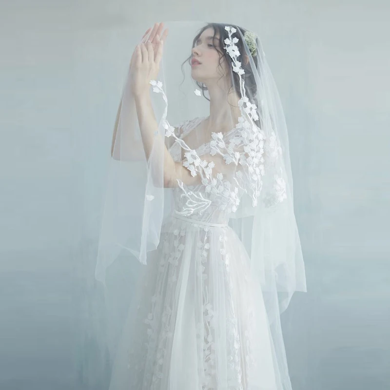 Рисунок 3 - Платье свадебное с глубоким V-образным вырезом