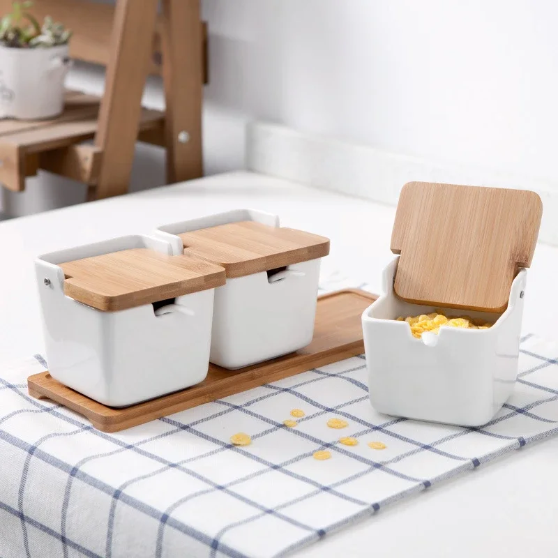 Versa Set Saliera E Zuccheriera In Ceramica E Bambù – Con Coperchio In Legno E Cucchiaino Metallo – Bianco E Nero – 11,2 X 11,7 X 11,8 Cm
