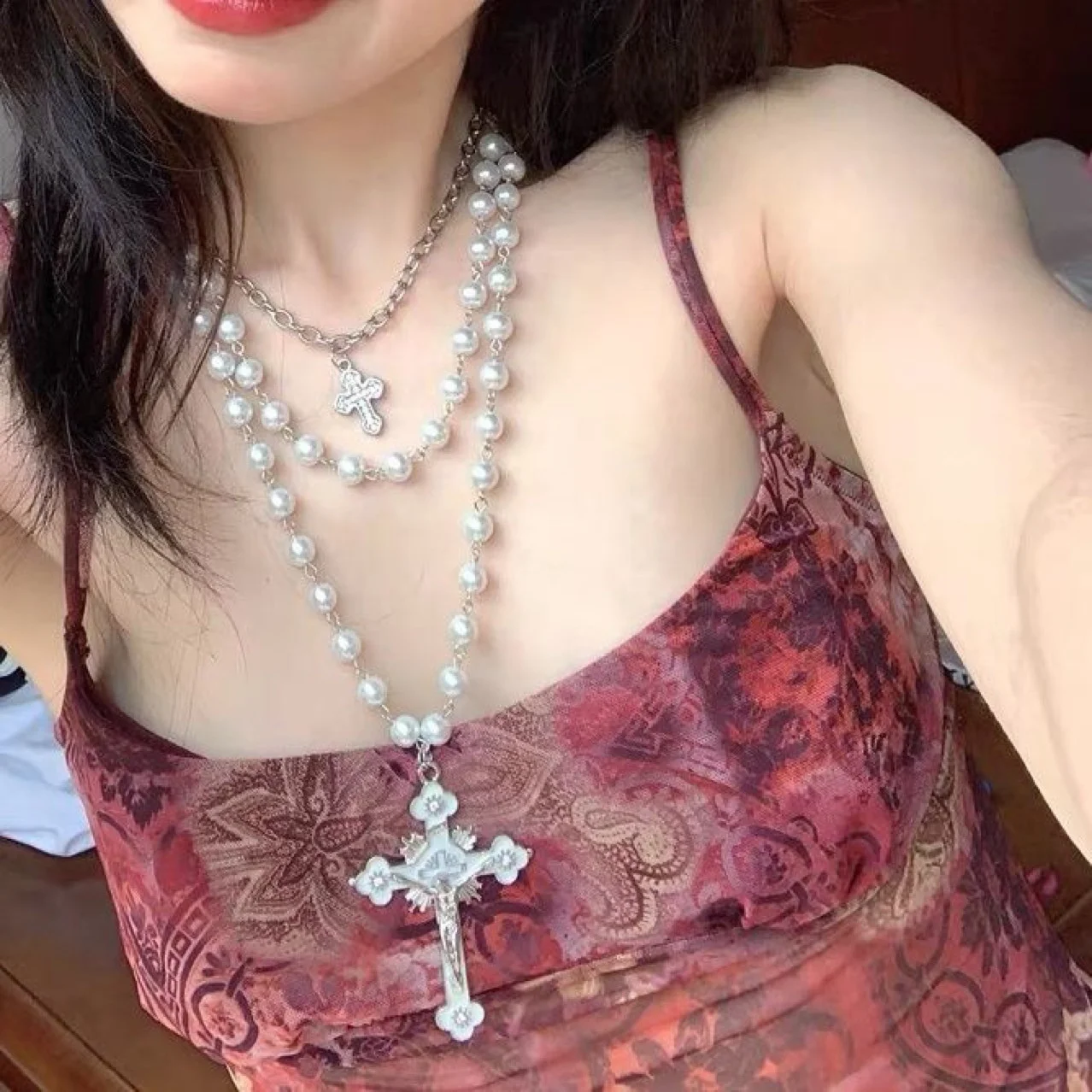 Design: handmade Tuku spice necklace, Y2K sweater chain, cross pearl chain