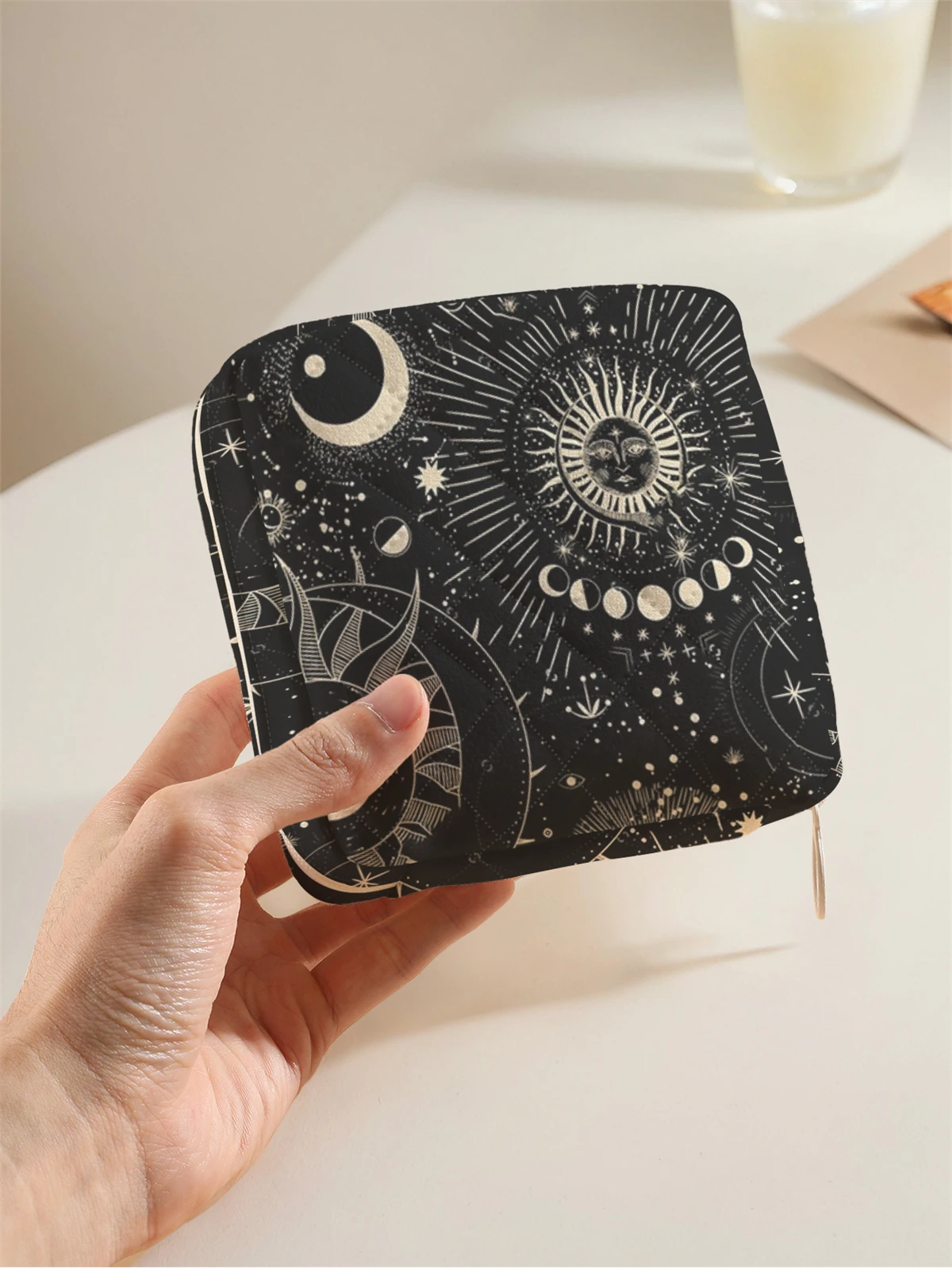 1 portable sanitary napkin storage bag, made of moon star pattern and diamond mesh material, lightweight women's tissue bag