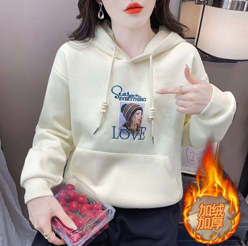 

Women's 2023 Winter New American Street Vintage Letter Embroidery Top with Plush and Thickened Hooded Sweater
