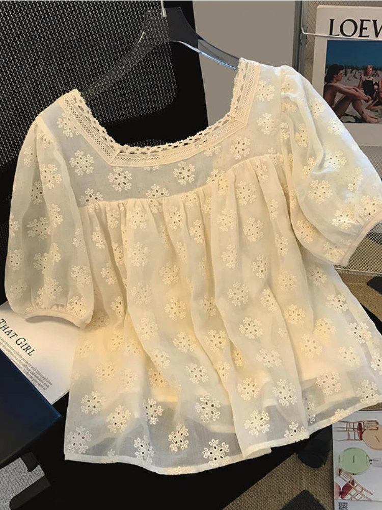 

Белая ажурная рубашка Kawaii для девушек, Женская нишевая дизайнерская рубашка с квадратным вырезом и оборками, кружевная рубашка с пышными рукавами, топ, жаккардовая рубашка в стиле "Лолита"