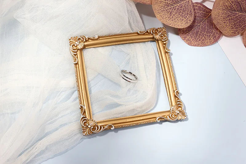 Description Picture 5 of itemLife Photo Shooting ins Photography Props Retro Photo Frame Studio Accessories for Jewelry Ring Necklace Earrings Lipstick foto