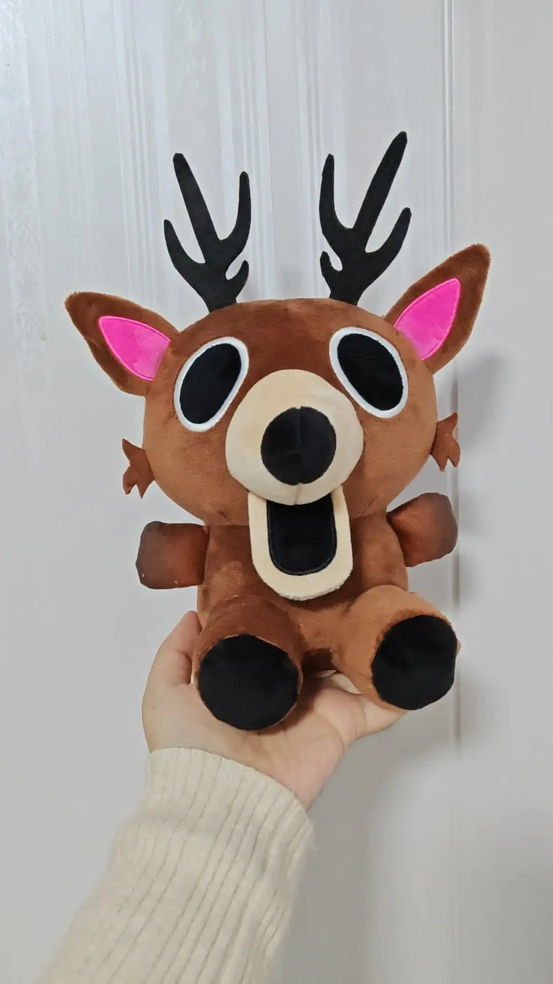 Peluche Cerf 99 Nuits Dans La Forêt – 35 Cm – Jouet Doux Et Collector Pour Fans De Jeux Vidéo