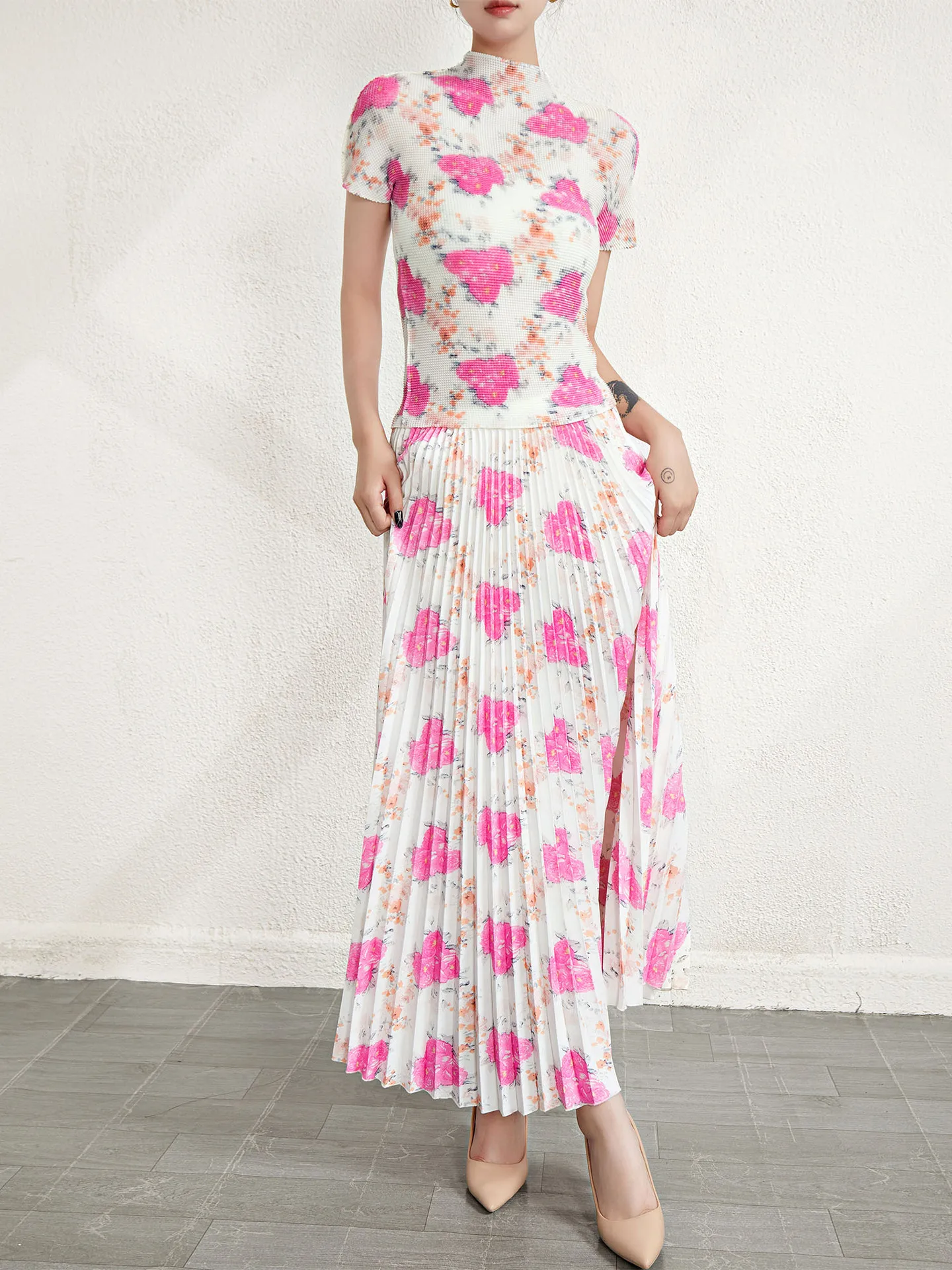 

Pink fashion set female summer 2023 new high-grade fashion temperament light mature skirt two-piece set