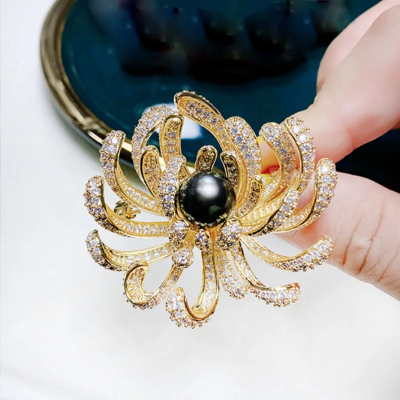 

1PCS Rhinestone Brooch High-grade Lotus Brooch Elegant Design Set with Diamonds Pearl Corsage Clothing Versatile Accessory