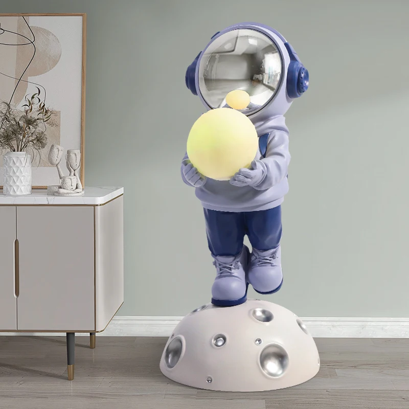 

Large Astronaut Floor Ornaments Holding Lamp Luxury Figurine Bedroom Night Lamp Spaceman Aesthetic Home Decoration Accessories