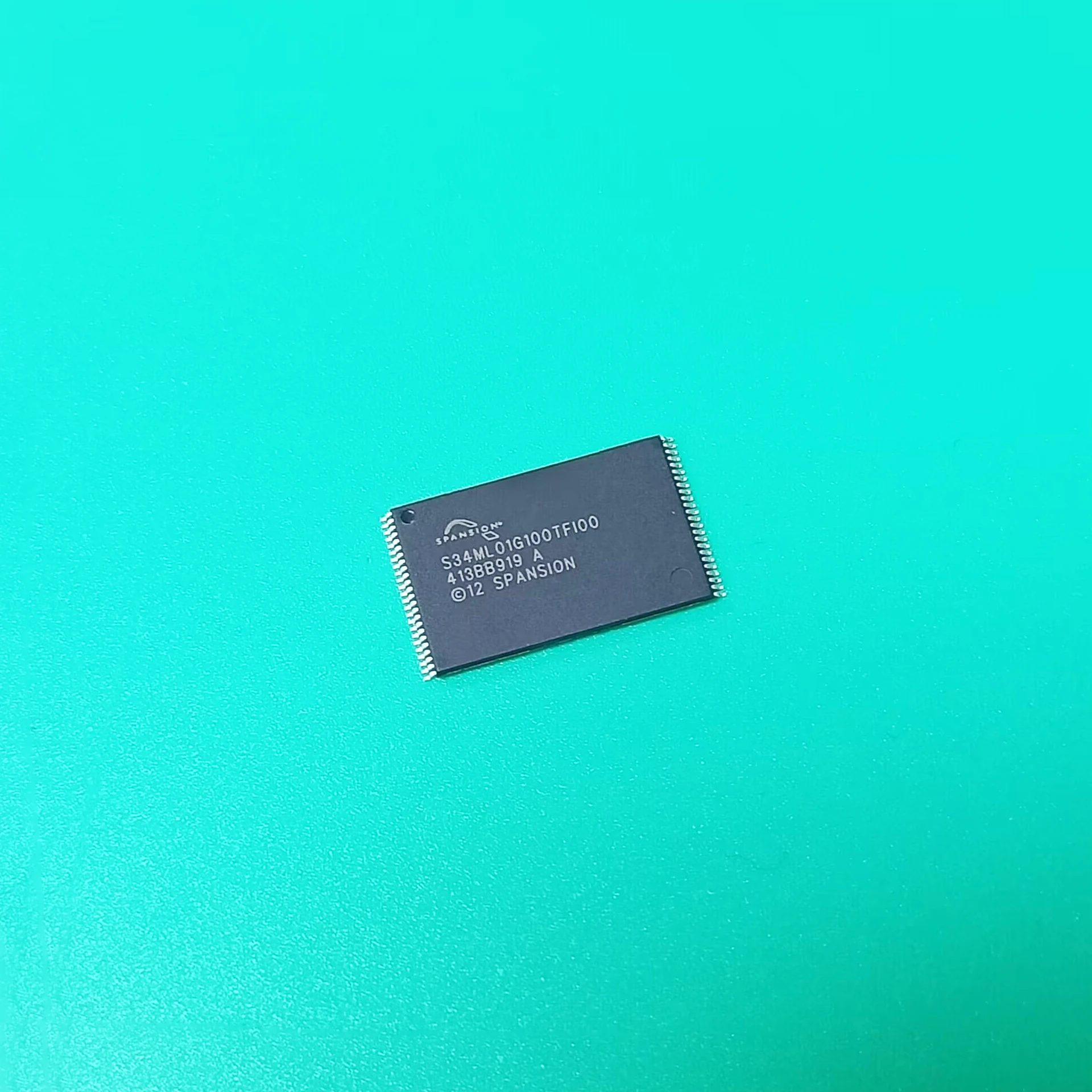

2 шт./лот S34ML01G100TFI000 TSOP48 IC FLASH 1GBIT 25NS 48TSOP S34ML01G100TFI00