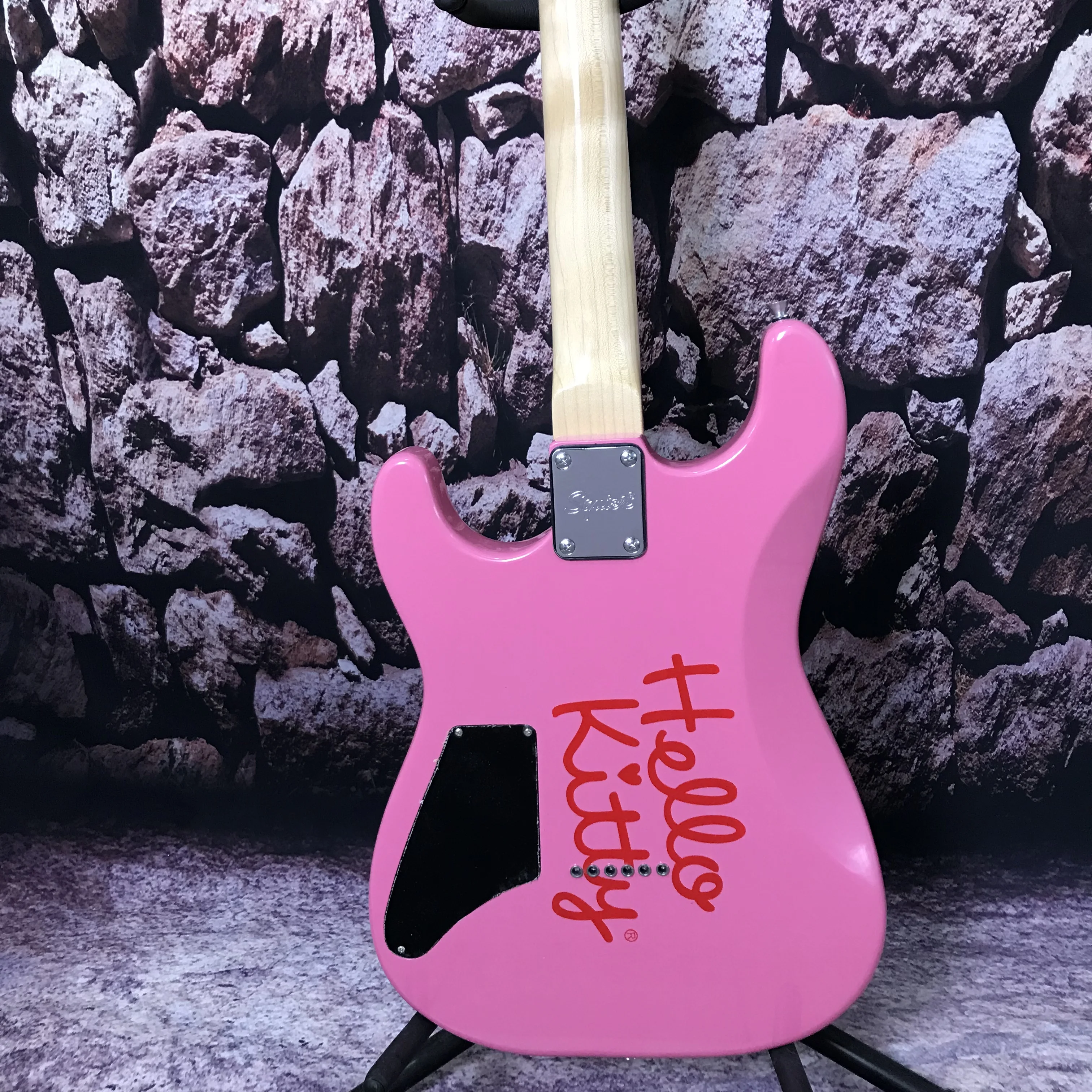 Hot sale factory electric guitar pink cat hello basswood body High quality