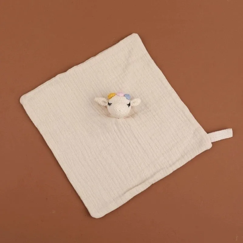 Doudou-Bébé-Fille-lapin-heureux