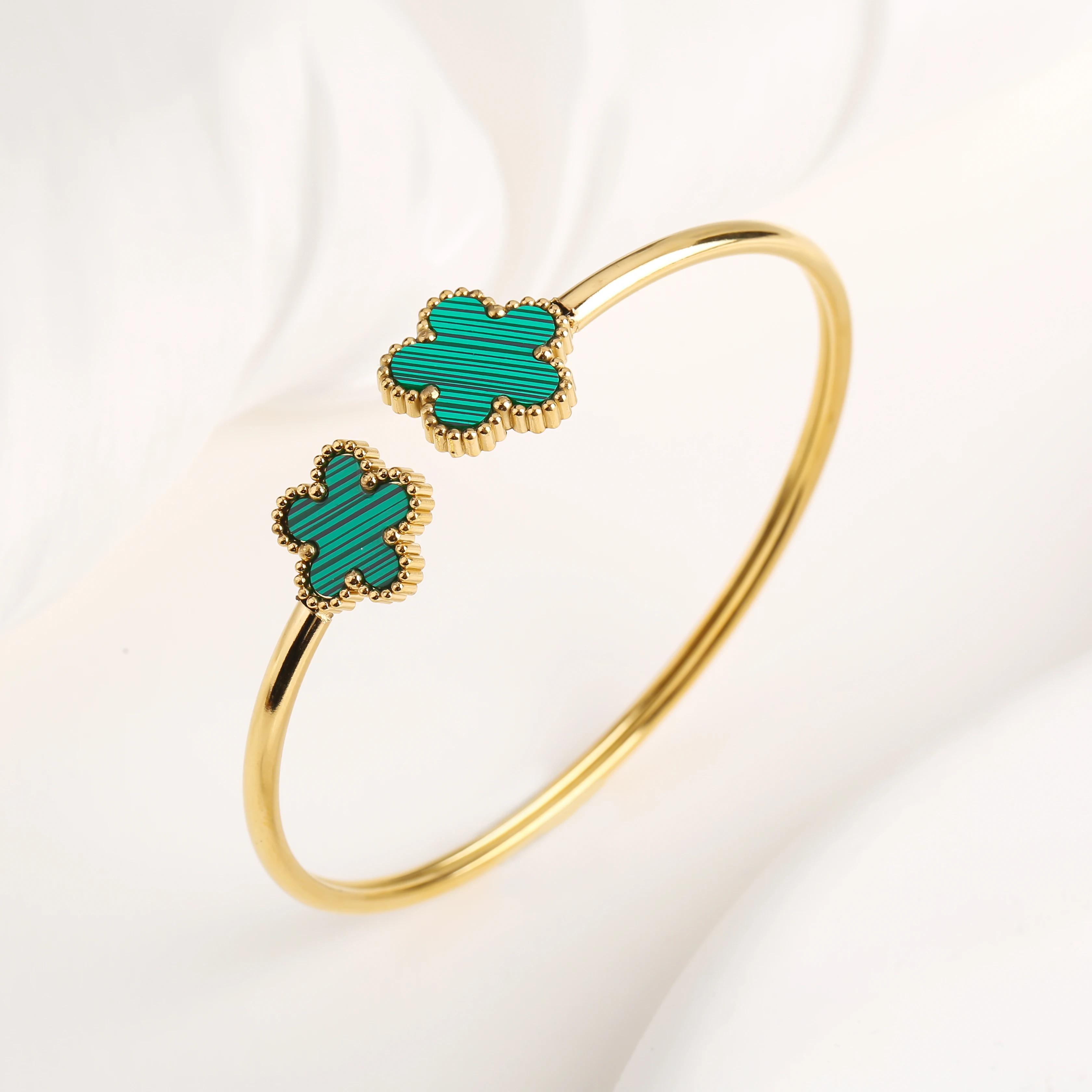 316L Stainless Steel Botanical Five Leaf Flower 18k Gold Plated Bangle Personality Charm Fashion Jewelry Women Girls Gift Clover 2