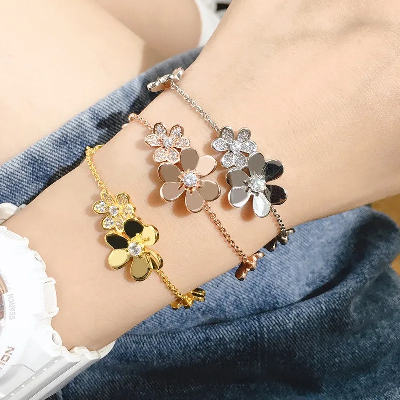 

New Popular Fashion Brand Jewelry Sterling Silver Lucky Clover Golden Flower Bracelet Ladies Sweet Frivoles Cluster Bangle Gift