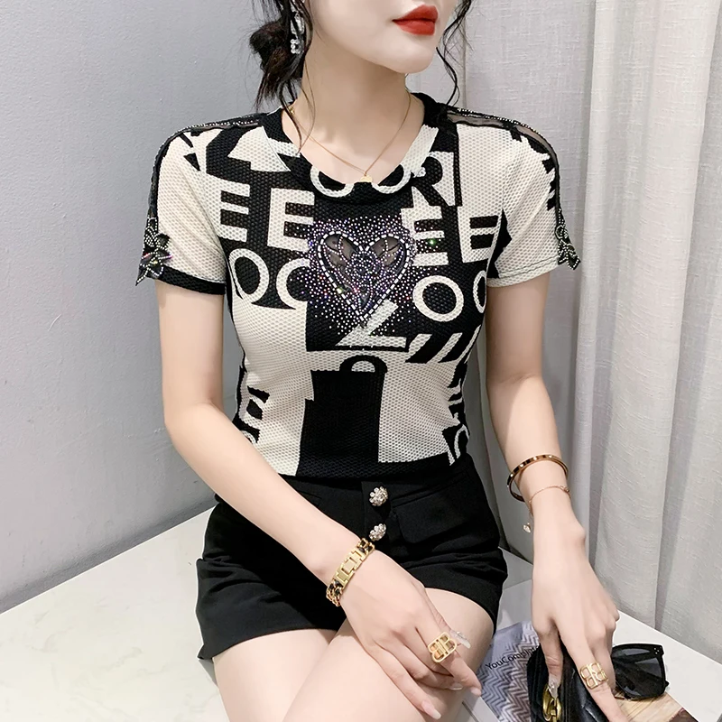 

Черная летняя Корейская одежда, футболка, шикарные сексуальные Лоскутные Женские топы с надписью Love и стразами, футболки с коротким рукавом, новинка 431