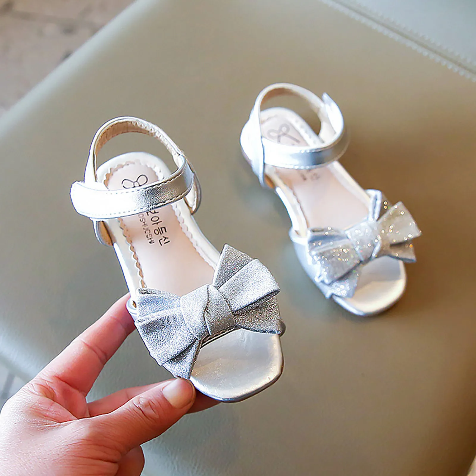 Sandali bianchi da bambina con glitter Le scarpe di Alice