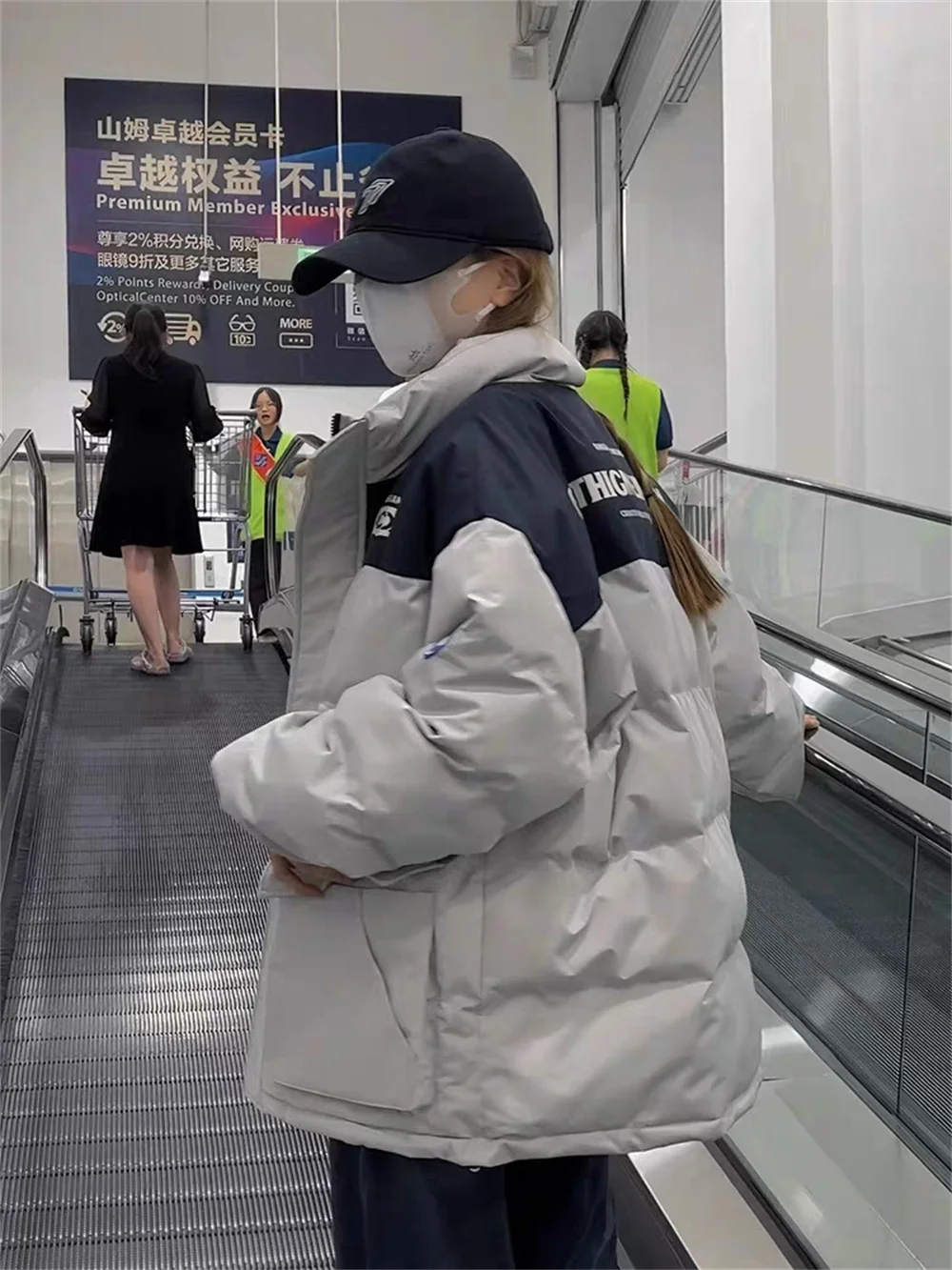 Japanese Retro down Jacket for Winter Oversize Women's Short, Thickened, Loose Fitting Couple Jacket 2023