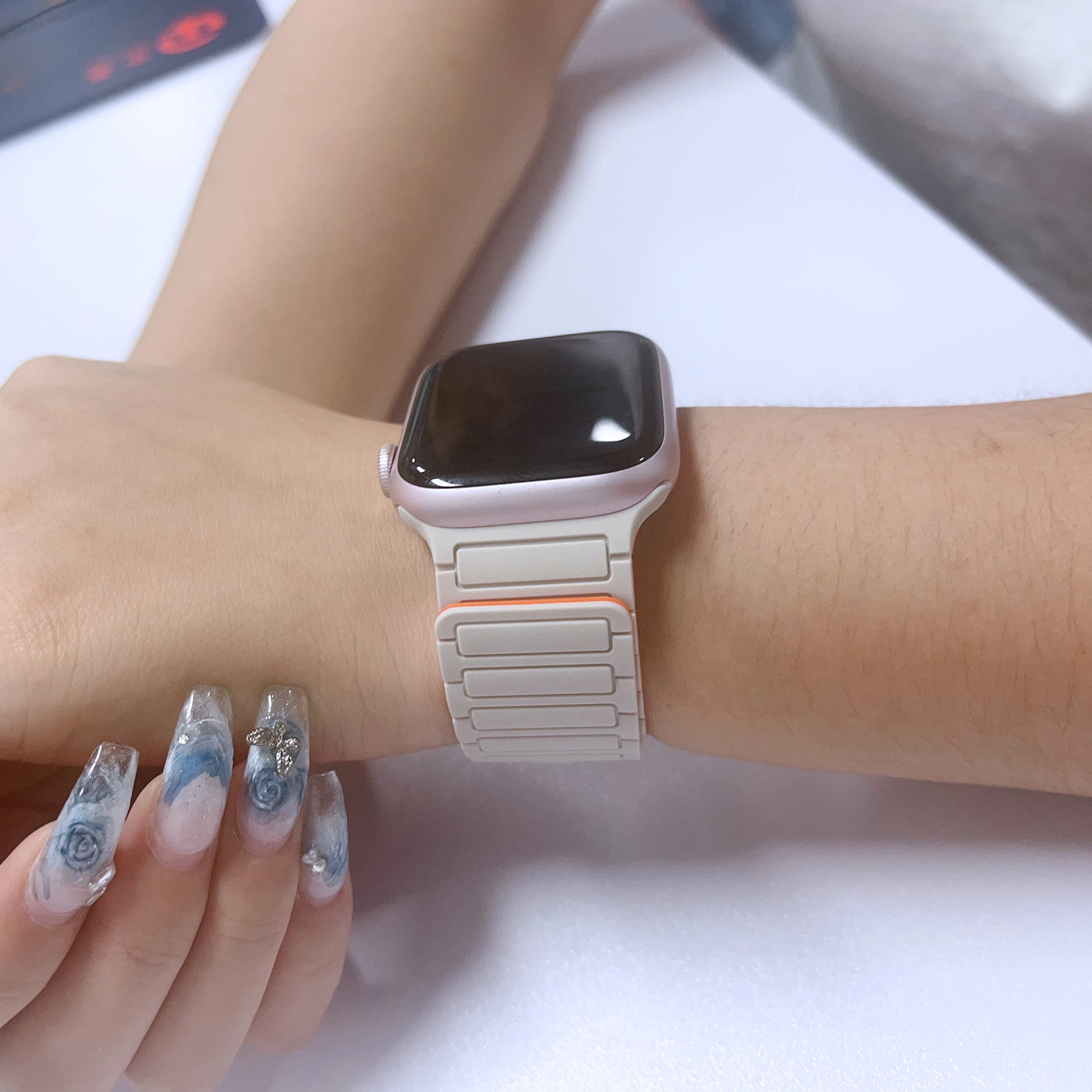 Stylish Magnetic Loop Silicone Watch Band Strap