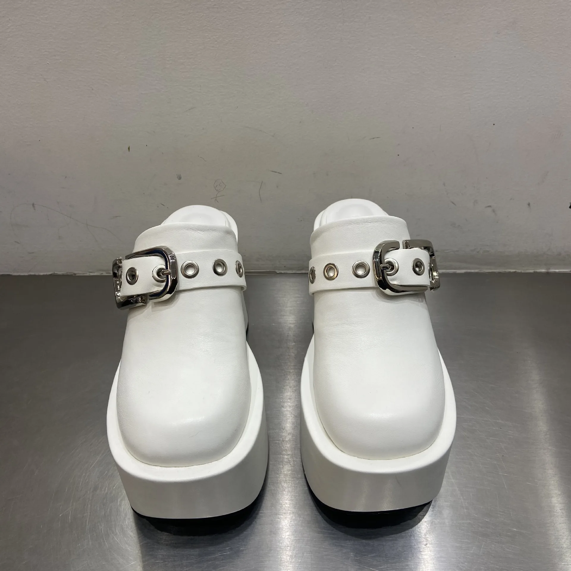 2024 New Small European and American Tall Thick Sole High Heel Metal Buckle Half Slippers for Women