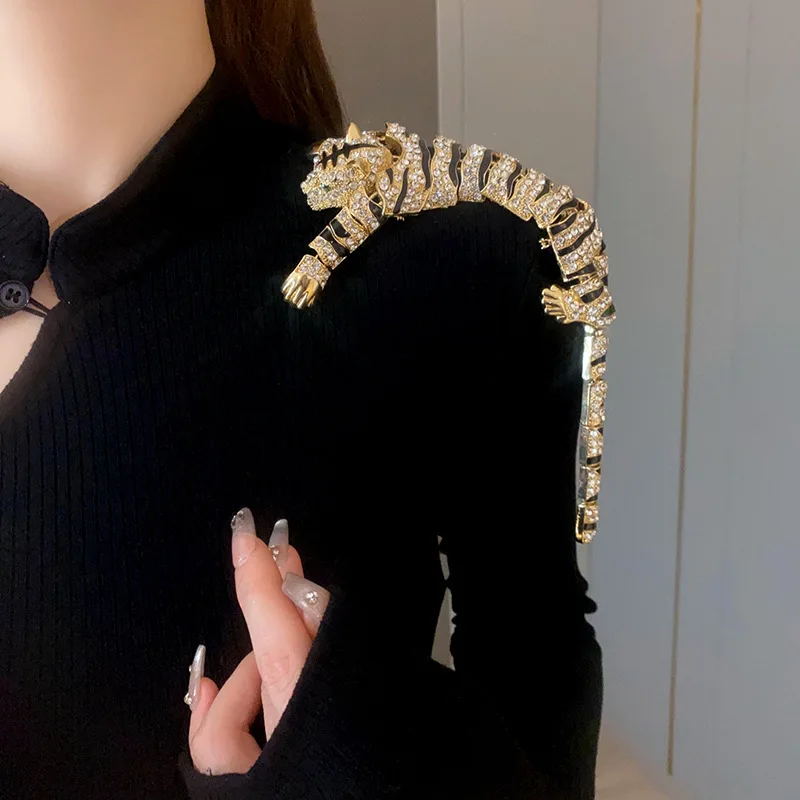 New Vintage Hyperbole Rhinestones Large Tiger leopard Shoulder Decor Brooches Men Women Unique Design Party Jewelry Accessory