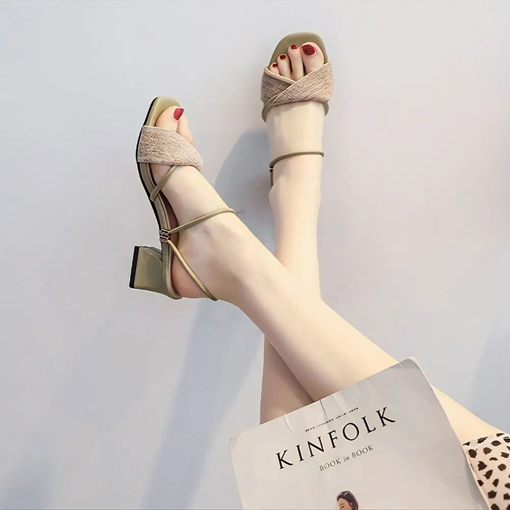 Detail Wedge Heels - Tampak Belakang