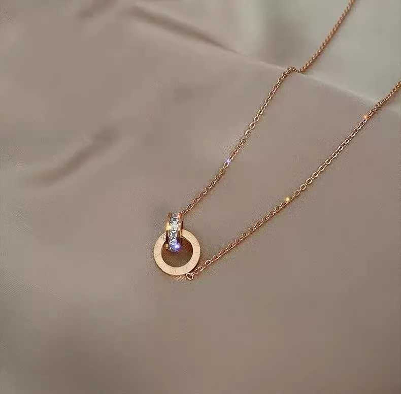 로즈 골드 목걸이 홈 데코레이션 수공예 자수 사진 카메라 백 로즈 골드 18K 골드 더블 링 체인 여성용 아울렛 목걸이 목걸이