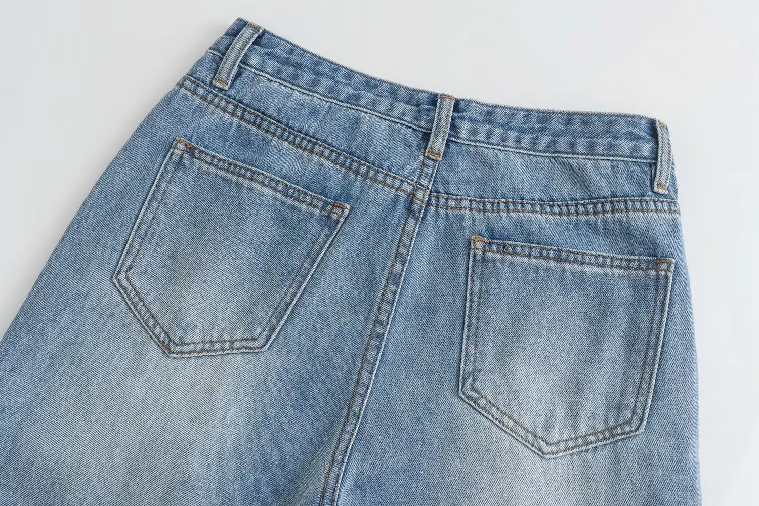 Рисунок 6 - Увядшие свободные джинсы 2023 в