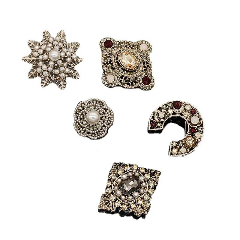 アクセサリー Goossens Perle Baroque floral brooch Stones pearls brooch Brass soaked in a gold bath Natural