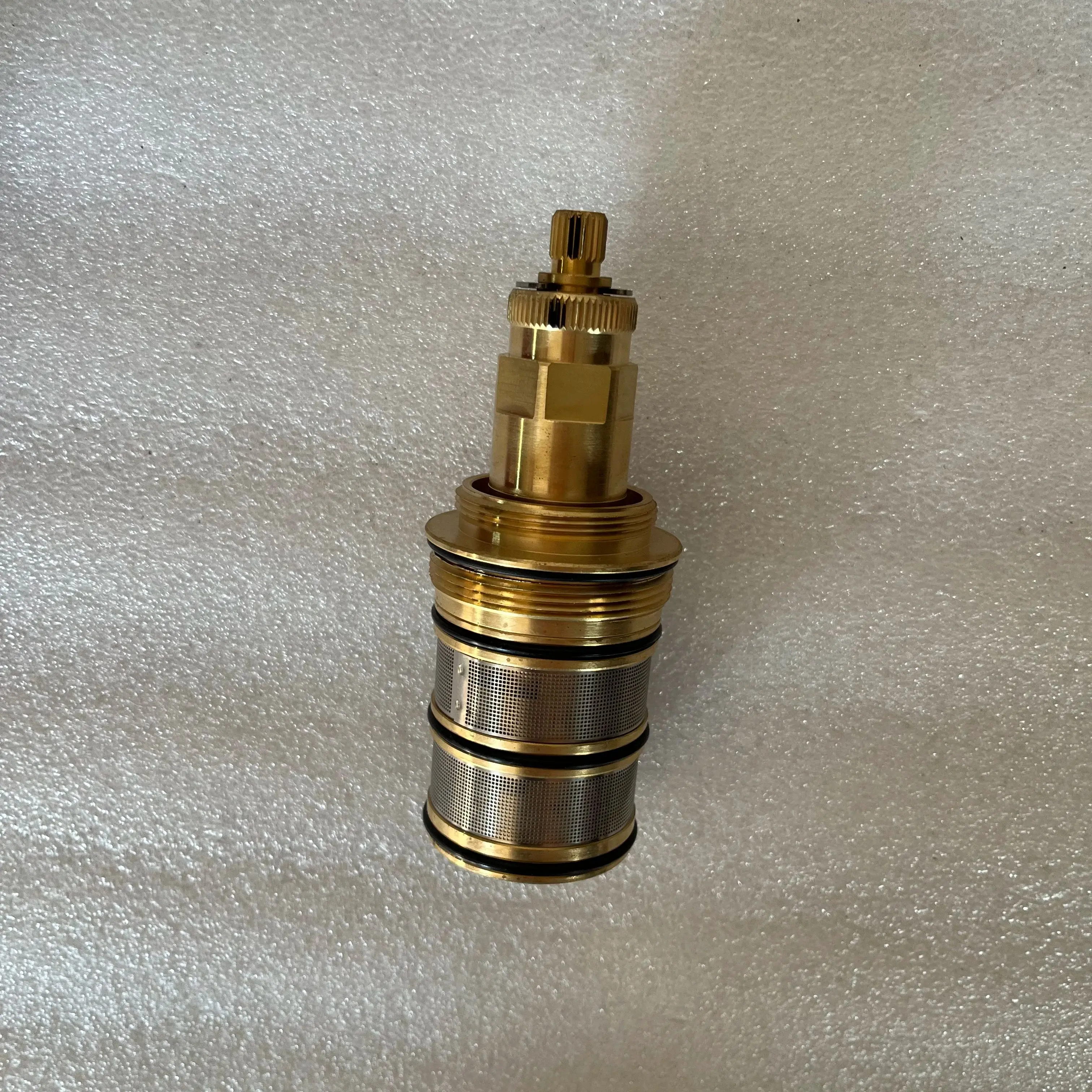 thermostatic valve core for thermostat mixer