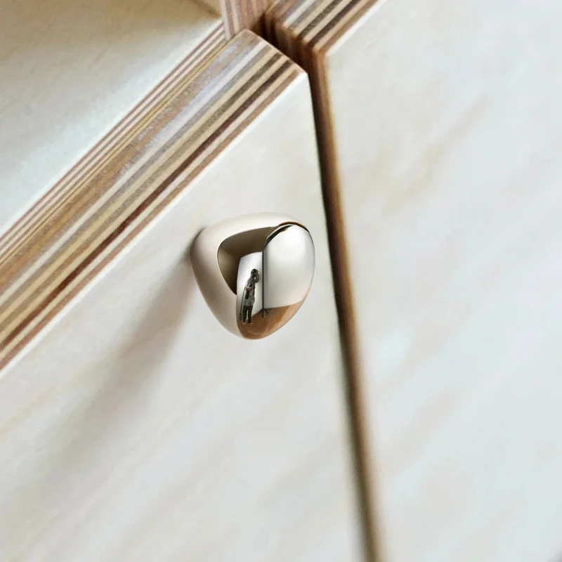 Goo-Ki High-end ทองเหลืองไทเทเนียมเงินเฟอร์นิเจอร์ลูกบิดประตูและตู้จับตู้ครัวลิ้นชักดึงเห็ด KNOB 1