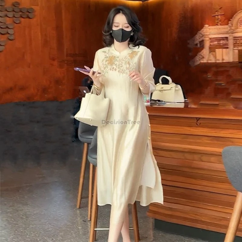 chinese dress ladies Floral Embroidery Loose Cheongsam Dress with Round Neck and Trumpet Sleeve Green / M