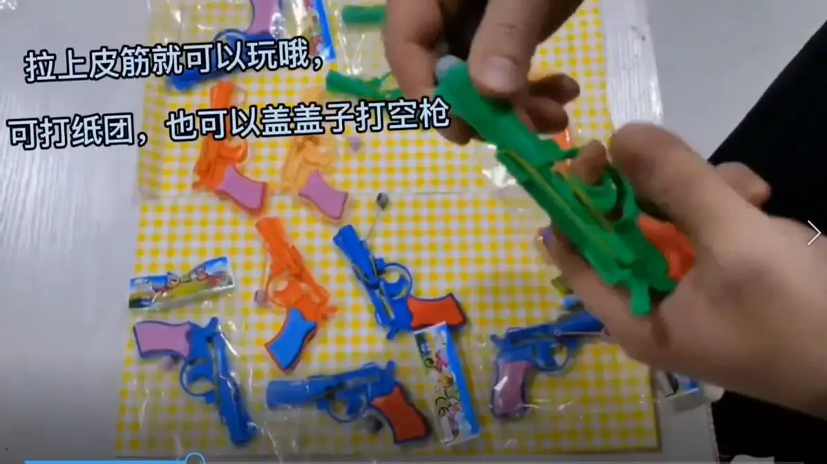 1 PCS 2023 Novelty Rubber Band Hand Pull Dong Dong Punch Empty Gun Toys Punch Paper Ball Gun With 50 PCS Of Soft Rubber Bullets 5