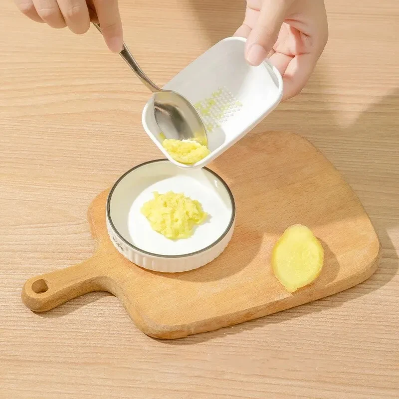 1pc Plastic Manual Garlic Grinder Ginger Grinder Used For Making Vegetable Puree Household Kitchen Tool garlic press