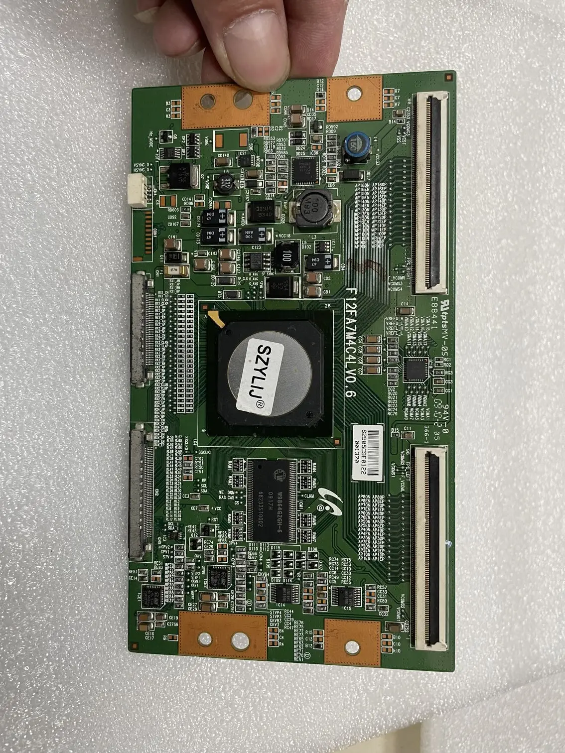 

1 шт. GOOG LT55810DU F12FA7M4C4LV0.6 LTA550HF02