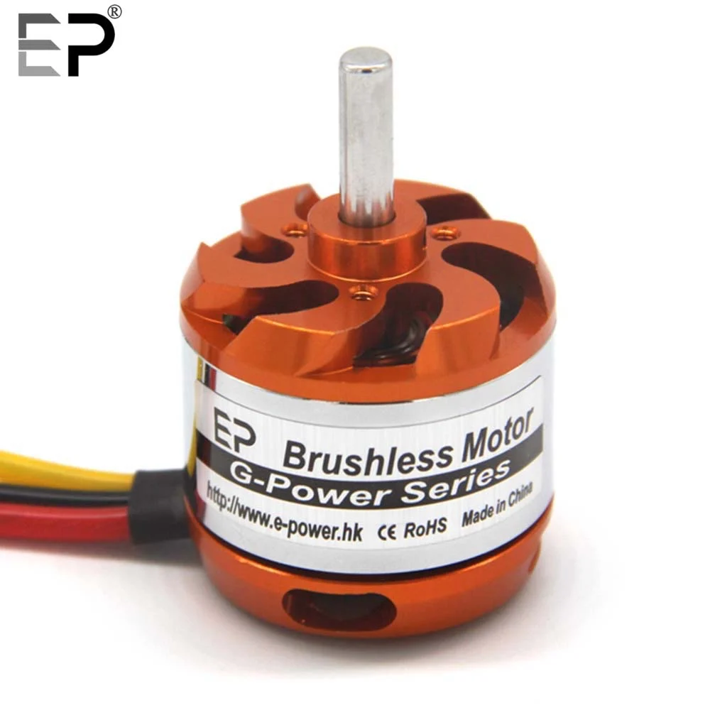 Vue rapprochée d'un moteur brushless D3536 avec son axe et ses câbles, idéal pour drone RC multicoptère.