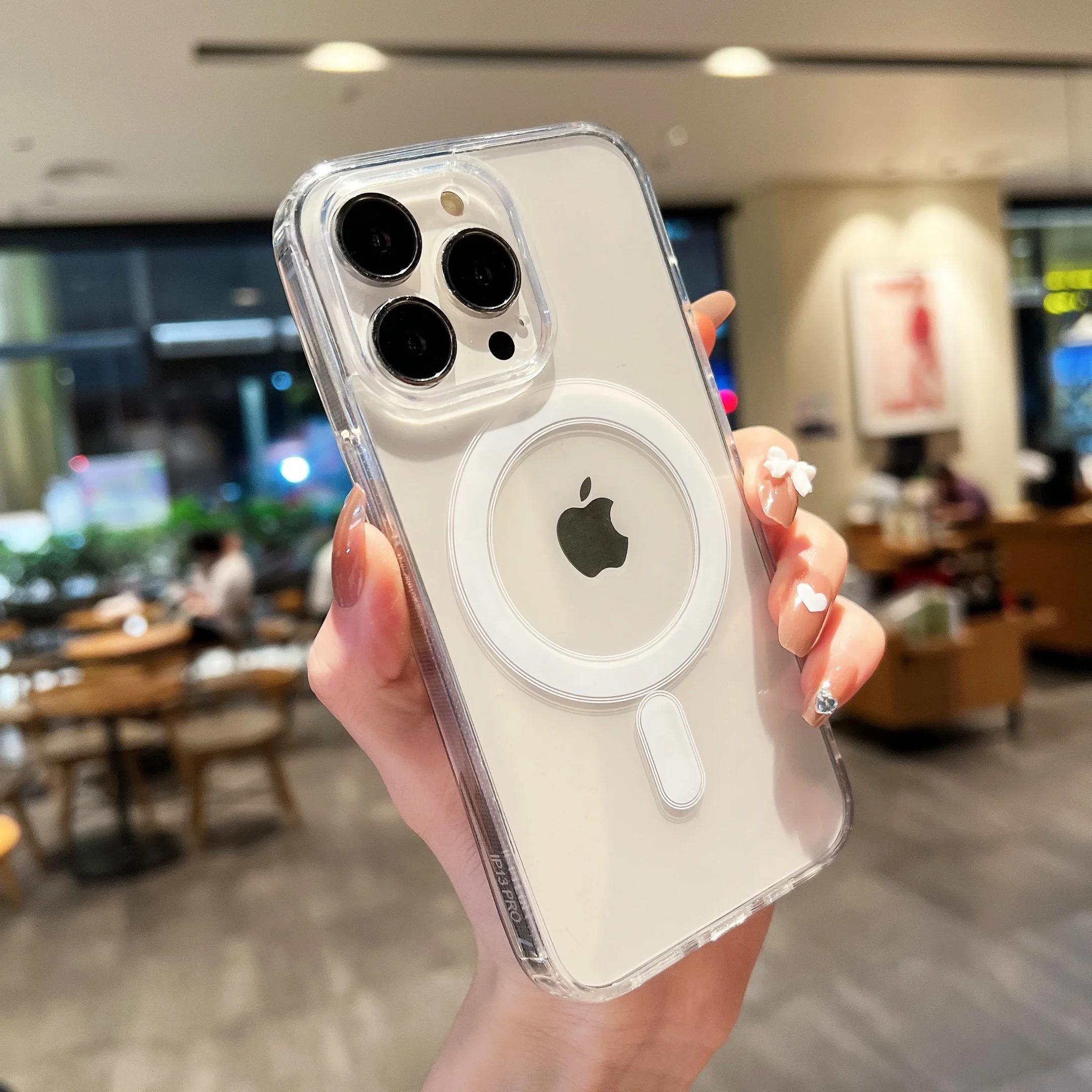 Sleek Transparent Protective Case with MagSafe Wireless Charging Compatibility
