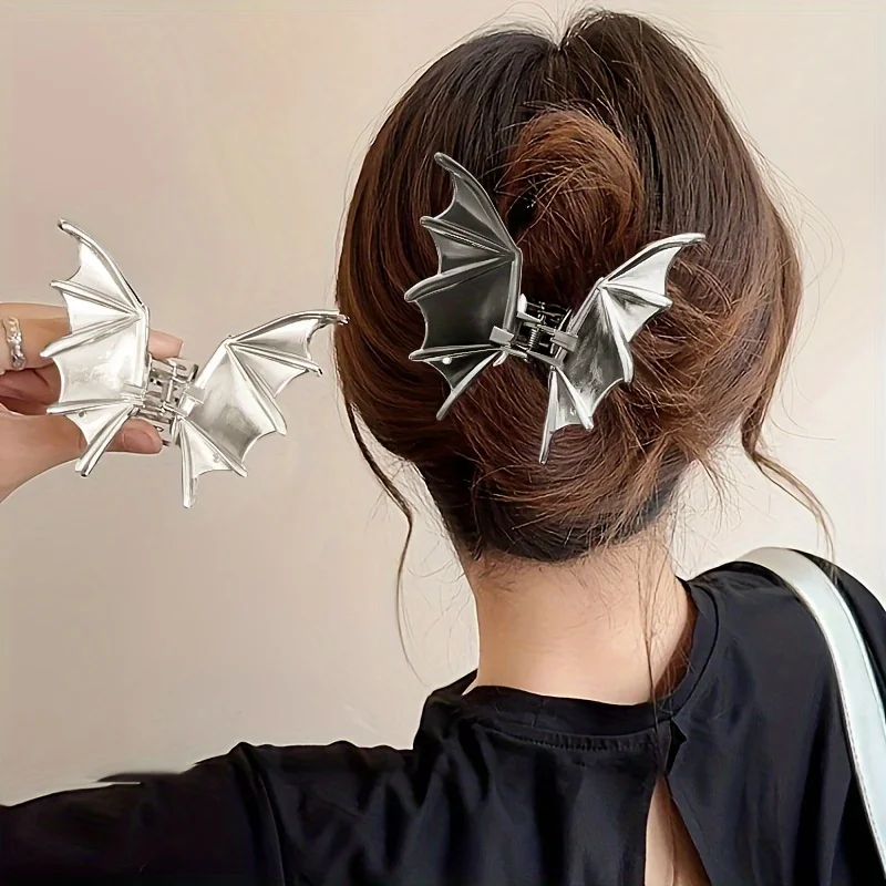 Pinzas para el cabello con alas de murciélago estilo gótico con garras. Pinzas para el pelo de metal con diseño de murciélago plateadas/negras para fiesta de Halloween.