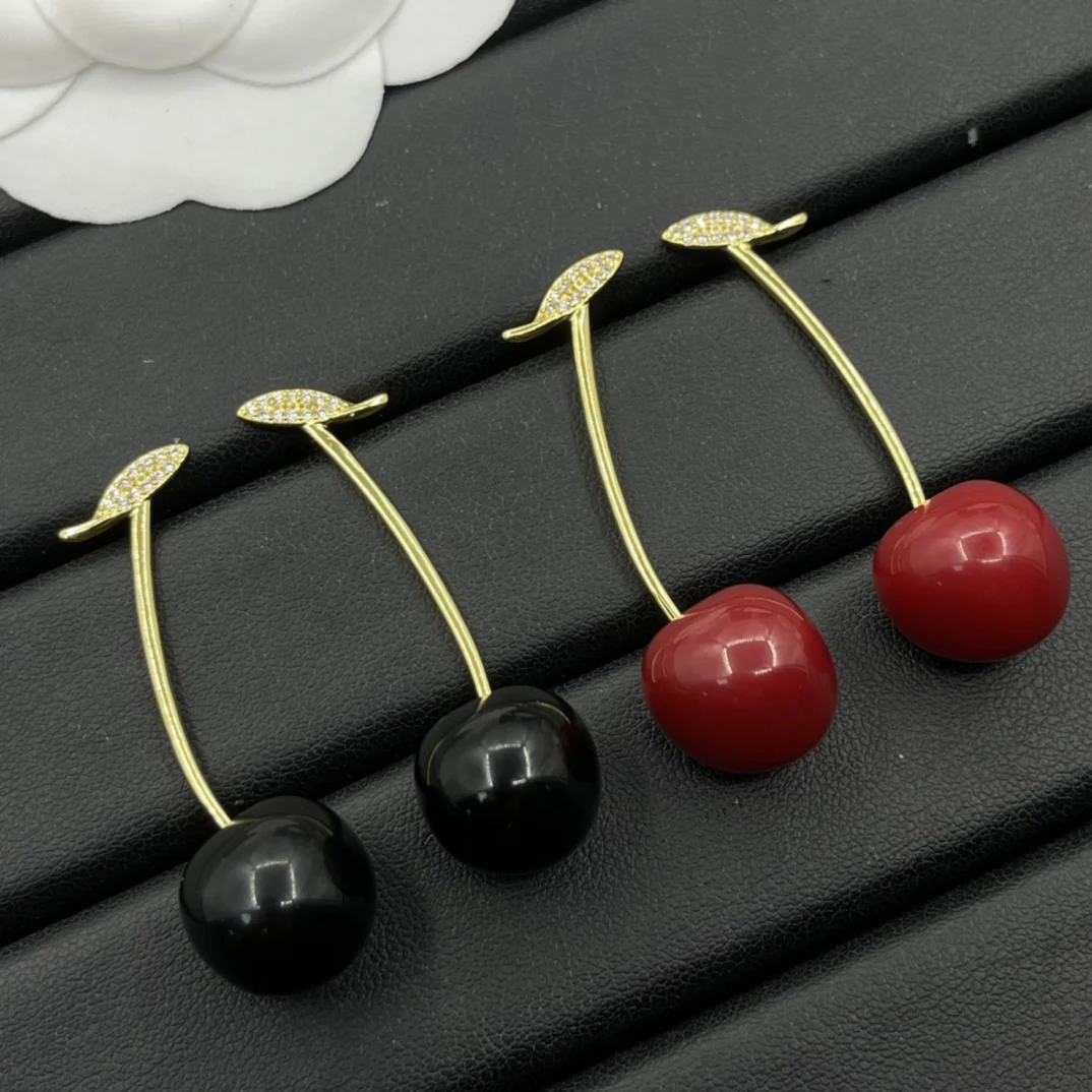 

European and American fashion minimalist black and red ball earrings