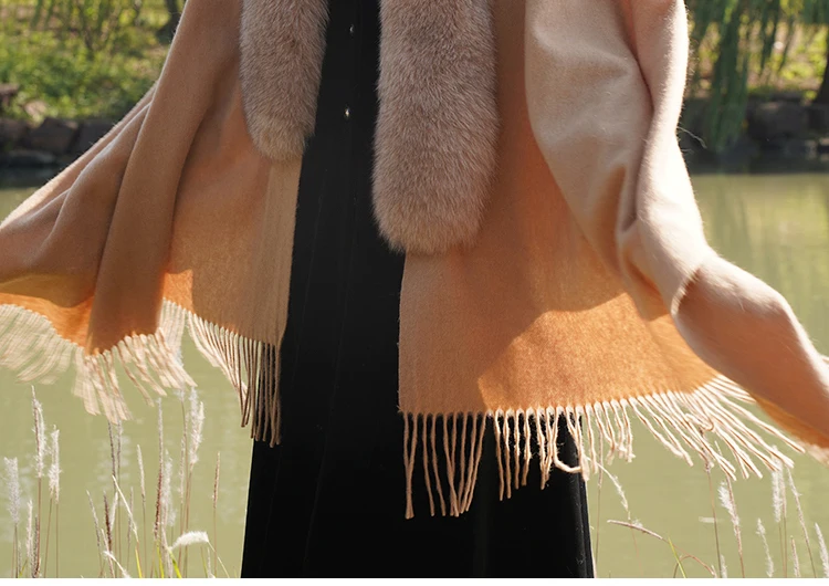 Schulterwickel aus reiner 100 % Wolle mit verlängertem echtem Fuchspelzkragen für Frauen, Hochzeit, Party, Pelzumhang, Herbst-Winter-Mode-Umhang – Detail 4