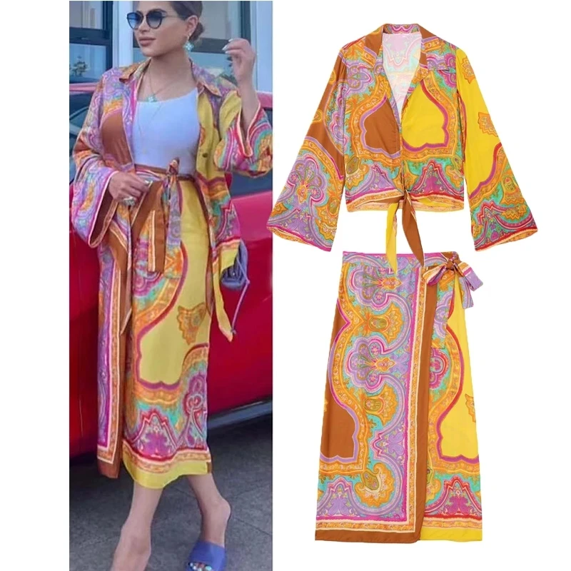 

Женские пижамные костюмы с юбкой, комплект из 2 предметов, модная облегающая пижама с принтом и V-образным вырезом, повседневный шикарный элегантный Молодежный костюм, женский уличный костюм, 2024