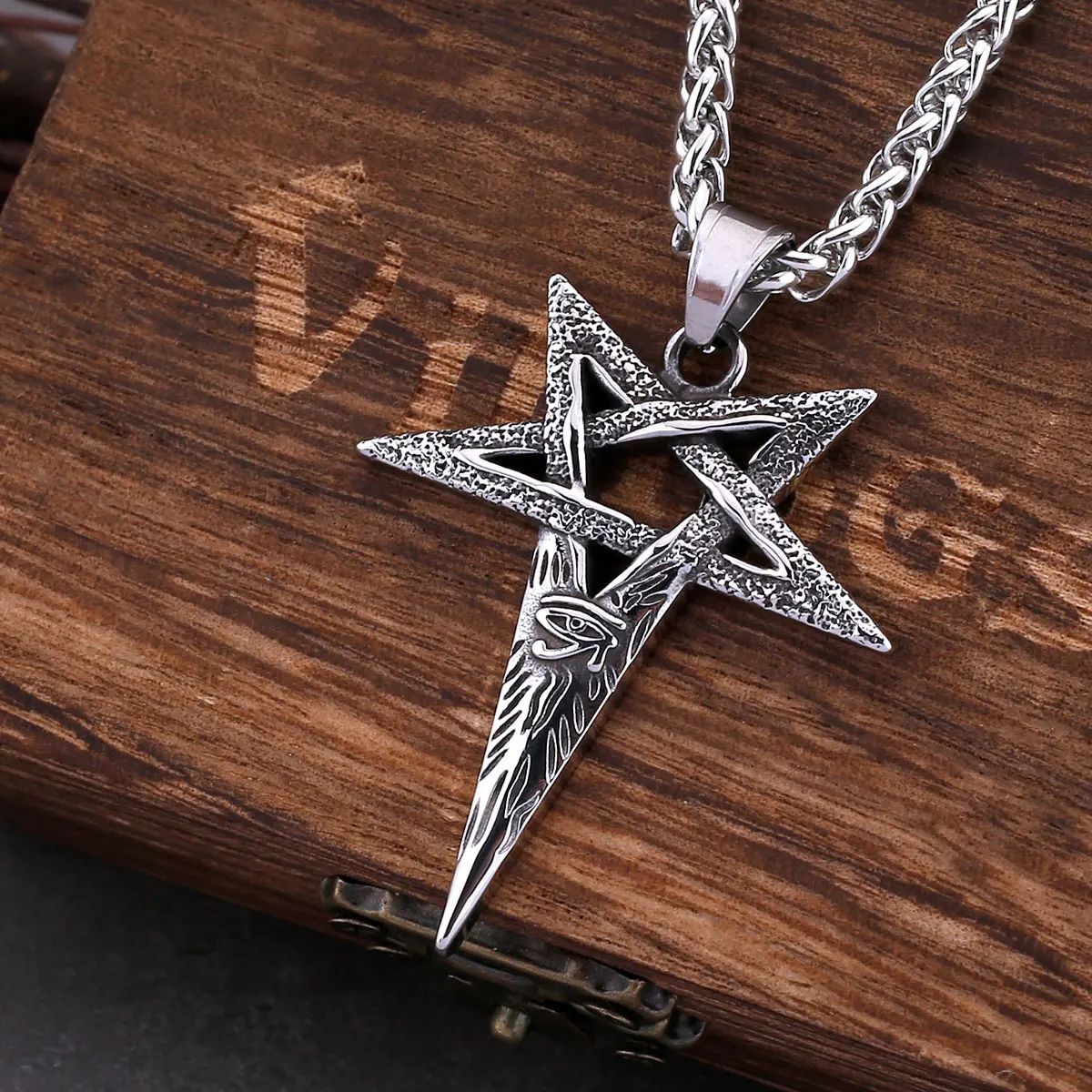 

New Creative Viking Devil Eye Pentagram Charm Necklace Fashion Men's Stainless Steel Pendant Juvenile Gift Jewelry Accessories