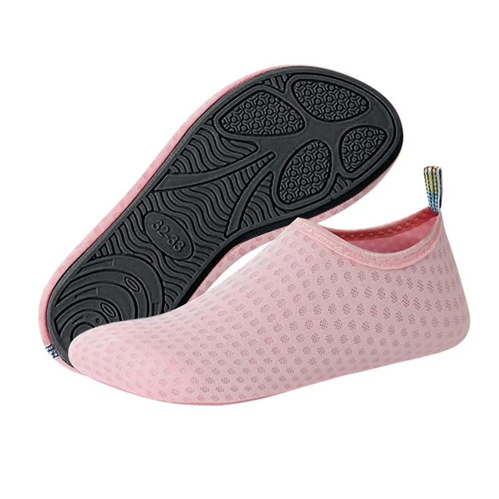 thumbnail image 1 of Zapatos de agua Suela de goma Agujero de malla Zapatos de buceo de secado rápido Unisex Playa Natación Calcetines de buceo Antideslizantes Playa Surf Adultos Niños, 1 of 5