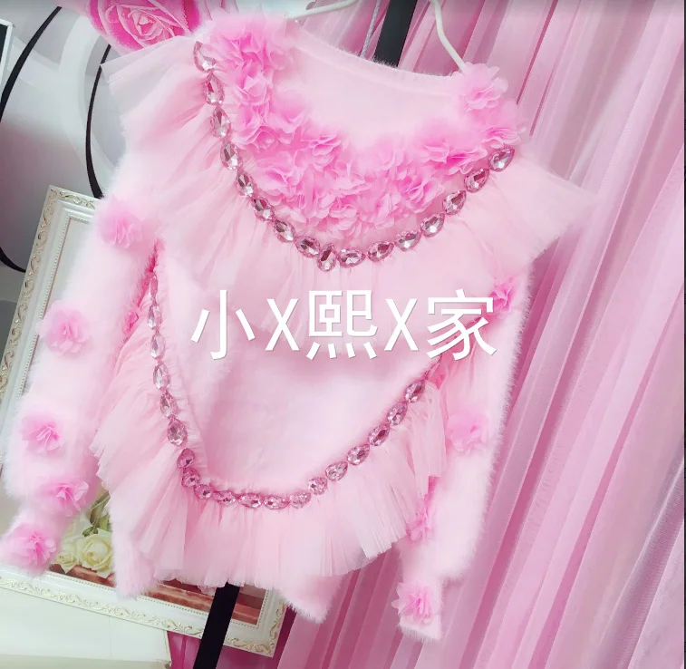 Рисунок 2 - Женский шерстяной свитер с кристаллами