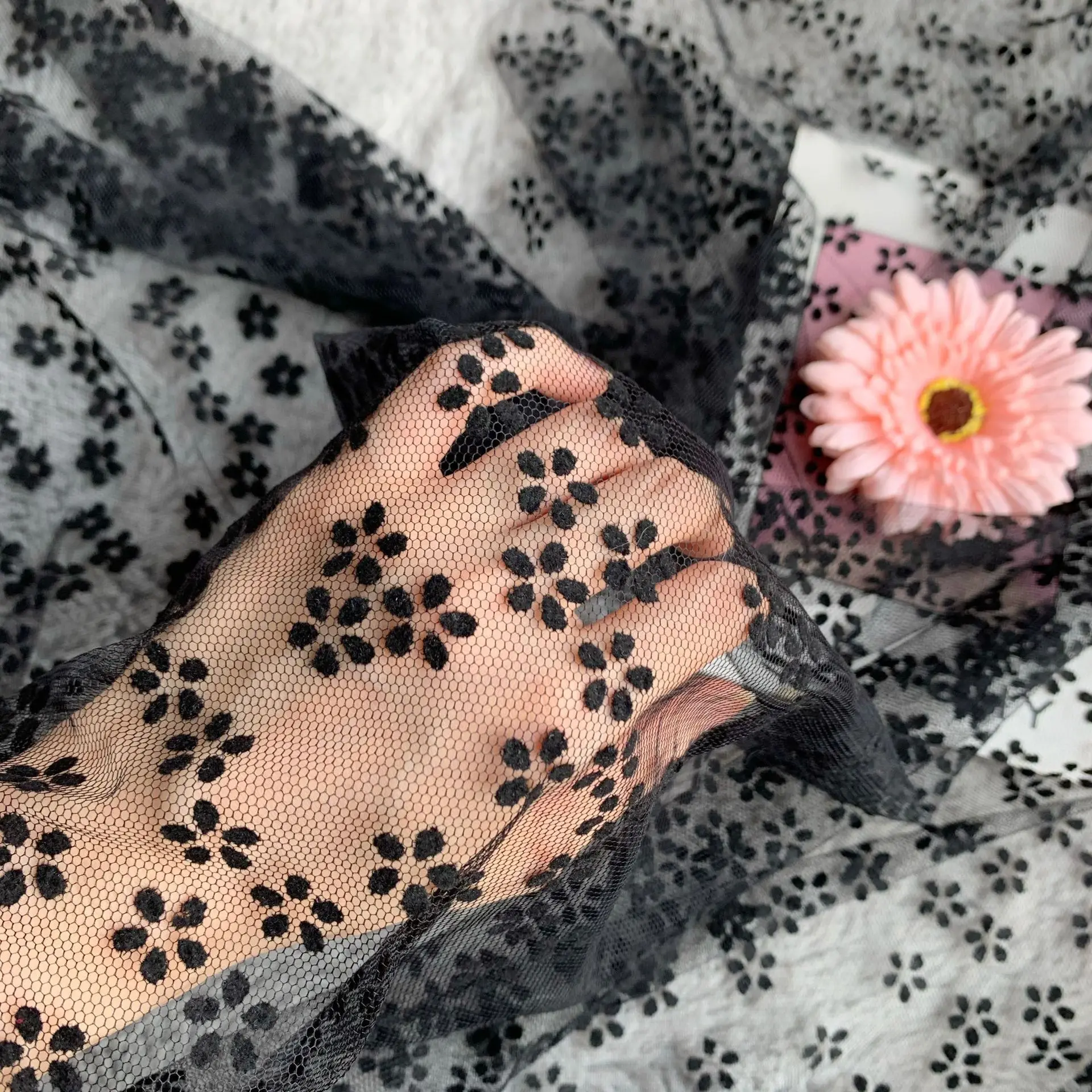 150cm 폭 흑백 몰려든 매화 메쉬 얇은 명주 그물 원단, 고품질 웨딩 드레스 셔츠 장식 소녀 메쉬 스커트 원단