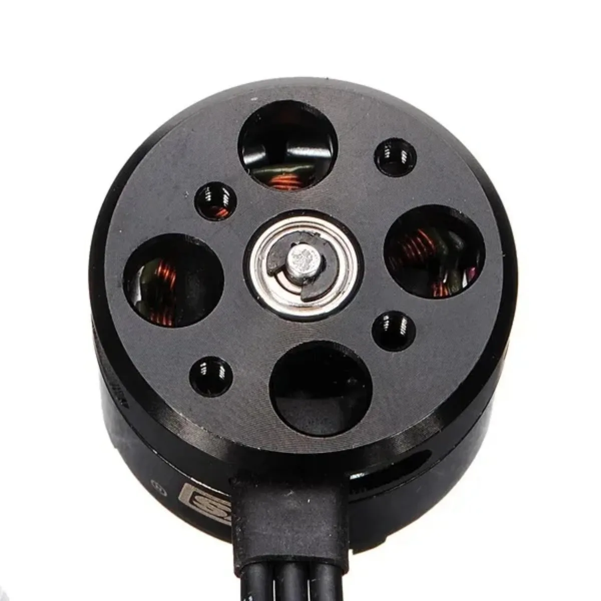 Moteur Brushless BE1806 2300KV pour Drone FPV, posé sur une surface noire, prêt à être installé.