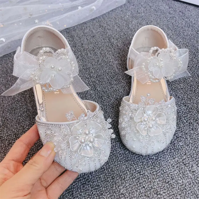 2023 Summer Rhinestones Girls Sandals Cover Toe Pearls Flower Beaded Princess Flat Gladiators Comfort Kids Casual Summer Shoes