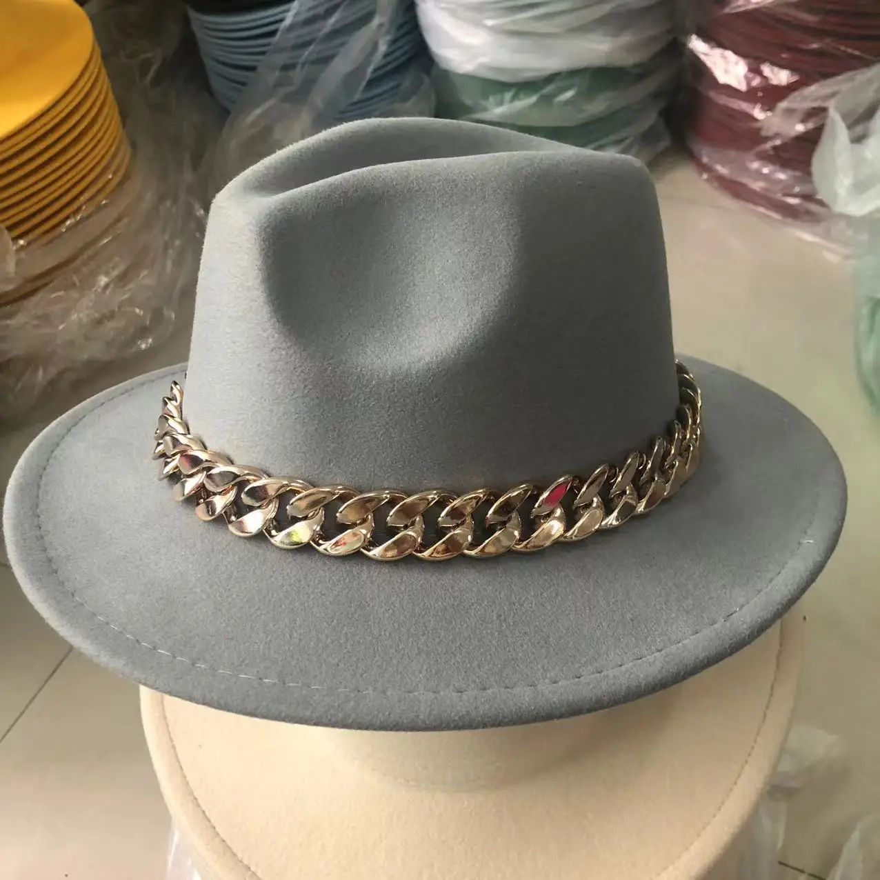 wide brim fedora mens Golden chain Fedora new European and American autumn and winter hats unisex Fedora felt hat blue jazz winter hat кепка мужская red fedora