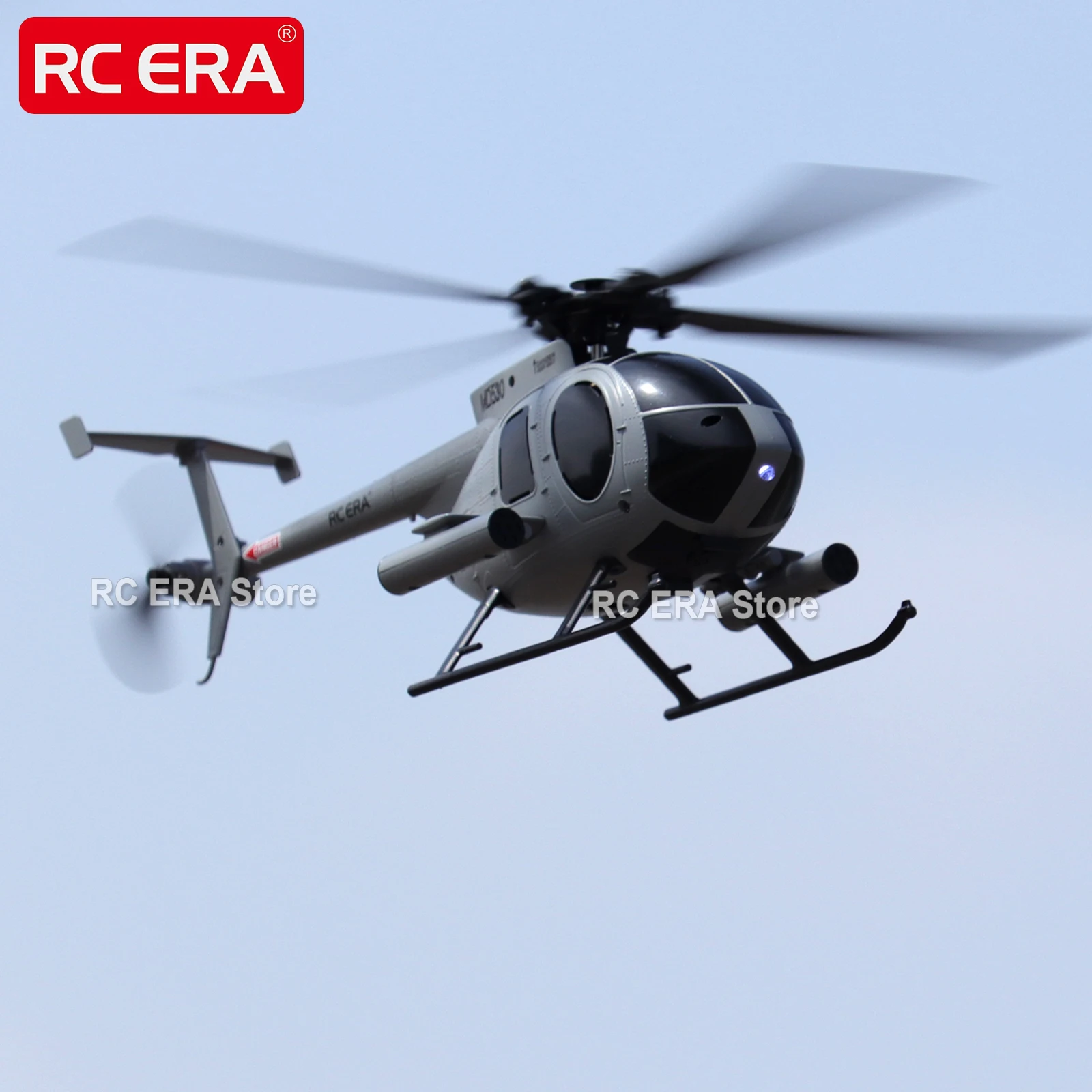 Récepteur RC 2.4GHz pour voiture radiocommandée posé à côté d'un émetteur, prêt à être installé.