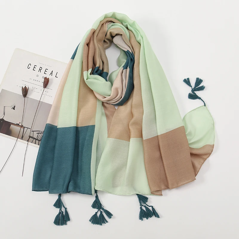 Рисунок 3 - Осенне-зимний женский длинный шарф с цветочным принтом