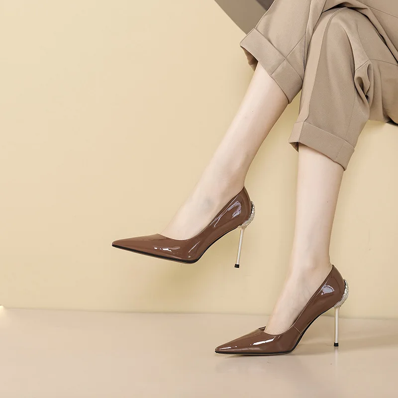 

2023 New Apricot Sexy Pointed High Heels Women's Thin Temperament Shallow Mouth Professional Coffee Lacquer Leather Single Shoes